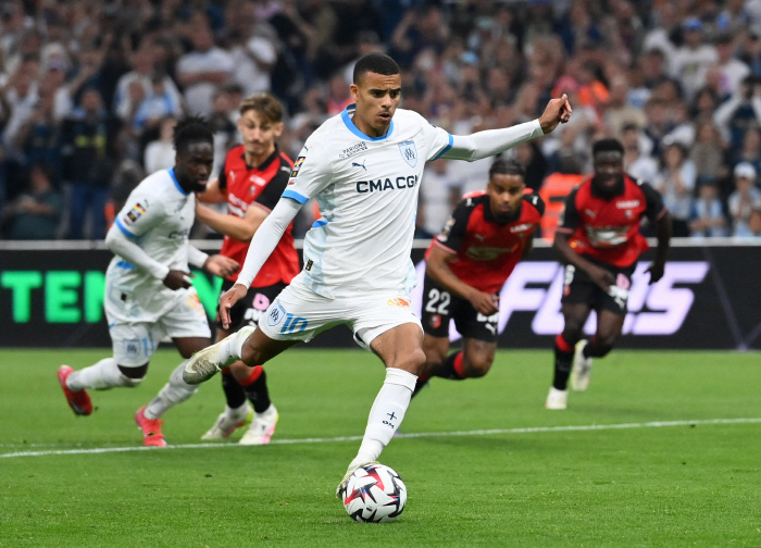 Is Manchester United funny? Uh, yeah, scary devil talent, 21 goals in the first season, becoming the top scorer in Ligue 1...It's my first time in Manchester with youth colleagues