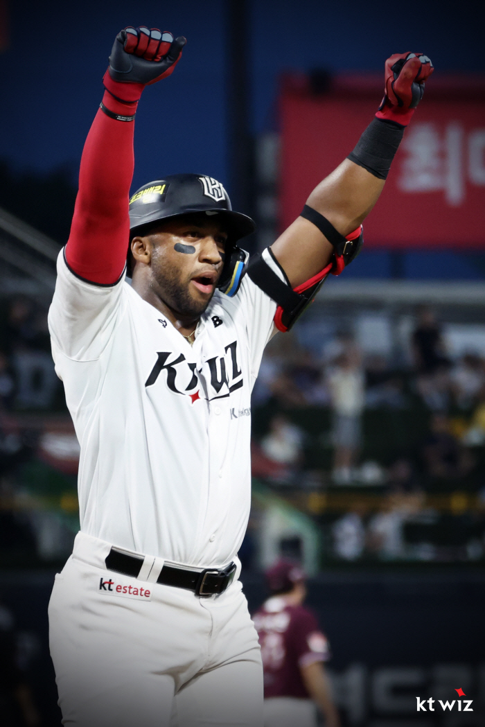 It's summer! The top of the list of most home runs ever by Rojas → 10.7 billion ace in the world…KT grabs Kiwoom and wins the series 