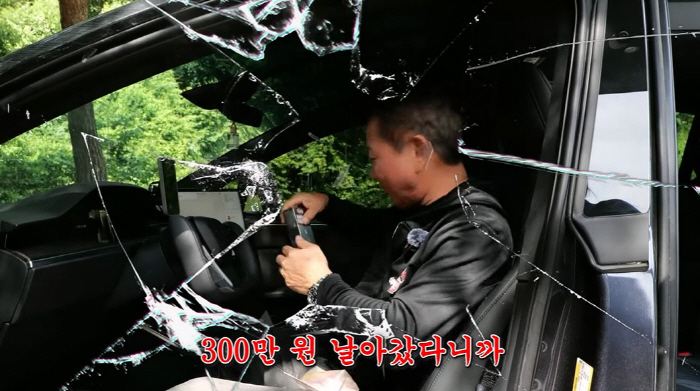 Lee Bong-won Smashes 150 Million Won Foreign Car...I got stoned on the highway