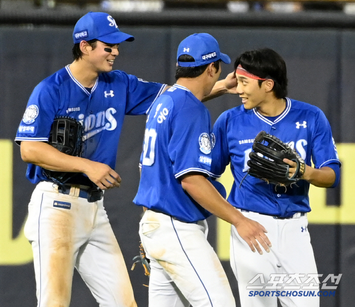 Left, left, left, left, left, left, left → Samsung, benched to the second place in batting average! Left-handed hitters from 1 to 8. Right-hander Kwak Bin's line-up