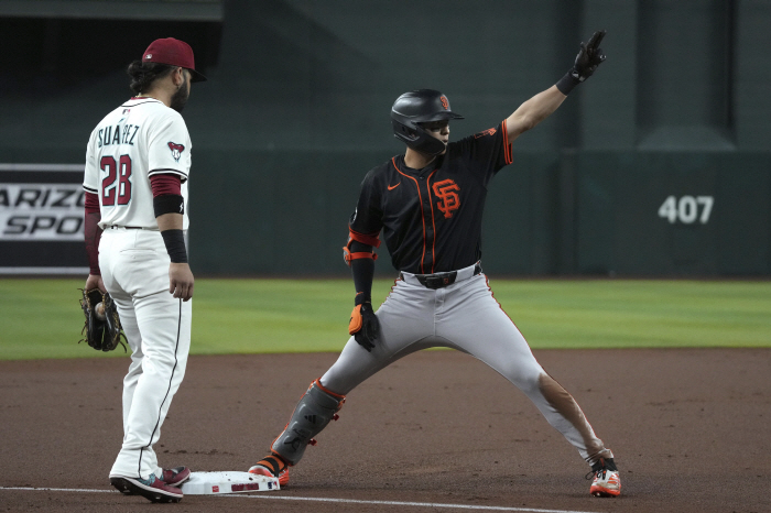 Look, LEE's back to life SF's local media is more chaotic, and I met Kelly, a natural enemy, and watched the video of the dramatic revival of the season. Lee Jung-hoo