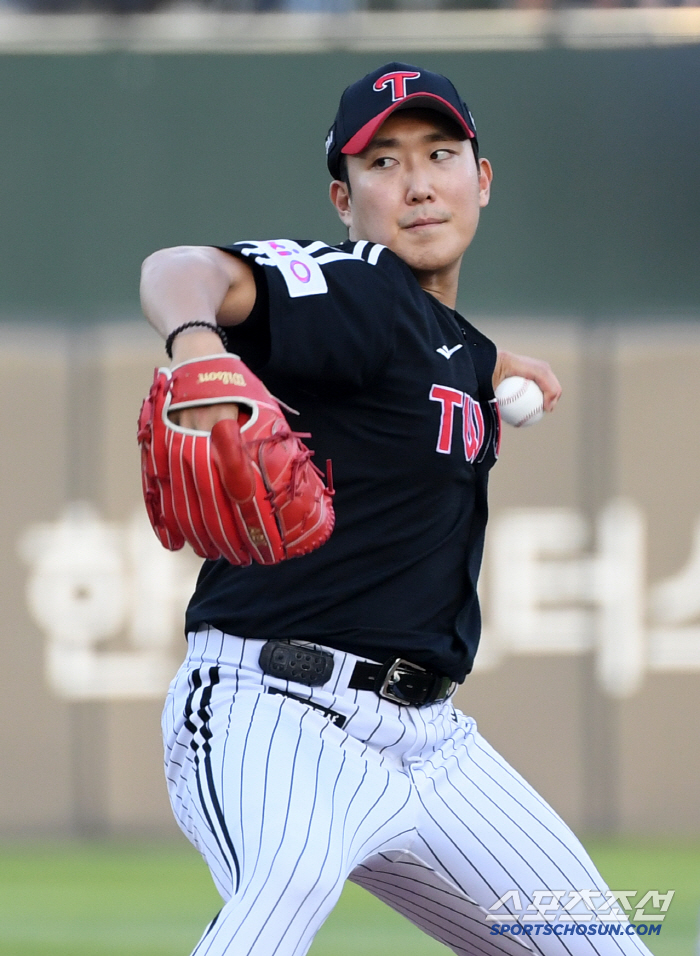 Lotte is finally tied for second place. Lee Min-seok appears to be No. 1 with 6.2 scoreless innings of life pitching  Jeon Jun-woo two-run double, overpowering LG 2-0 