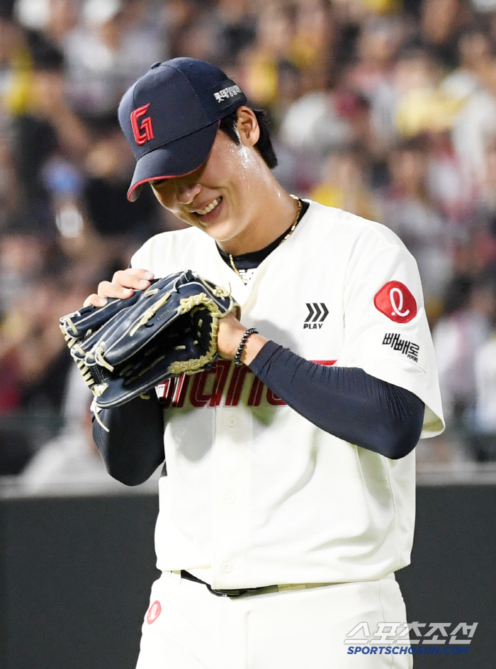 Lotte is finally tied for second place. Lee Min-seok appears to be No. 1 with 6.2 scoreless innings of life pitching  Jeon Jun-woo two-run double, overpowering LG 2-0 