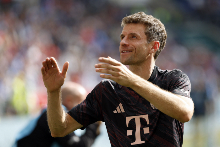 Manchester United? Not the right team. Legend leaving Bayern Munich. I felt it was attractive, but... The rumor of a transfer made me shut up