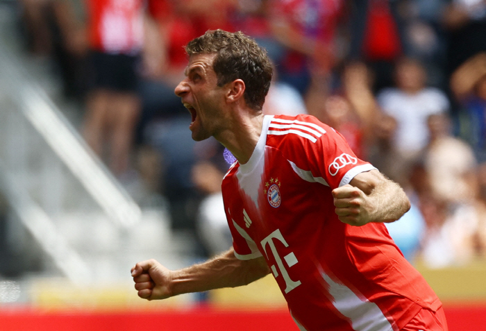 Manchester United? Not the right team. Legend leaving Bayern Munich. I felt it was attractive, but... The rumor of a transfer made me shut up