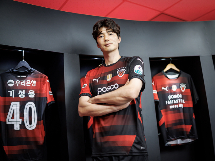  No. 40 Ki Sung-yueng left Seoul and moved to Pohang...I'm excited to move to Korea for the first time
