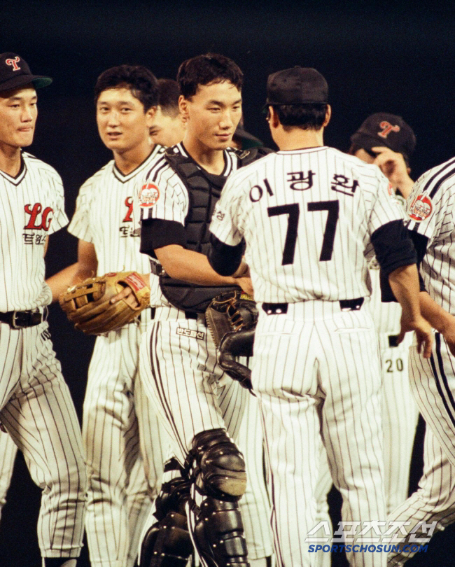 Oh, director Lee Kwang-hwan and director Kim Dong-soo, why couldn't you laugh even with Cheongeum's victory? 