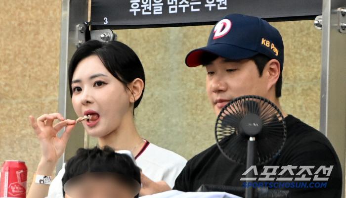 Bae Sung-jae, Kim Dayoung and his wife, today's ballpark date