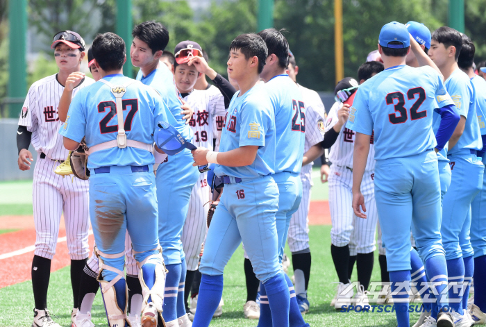  Busan High School's Blue Dragon Flag won and advanced to the round of 16