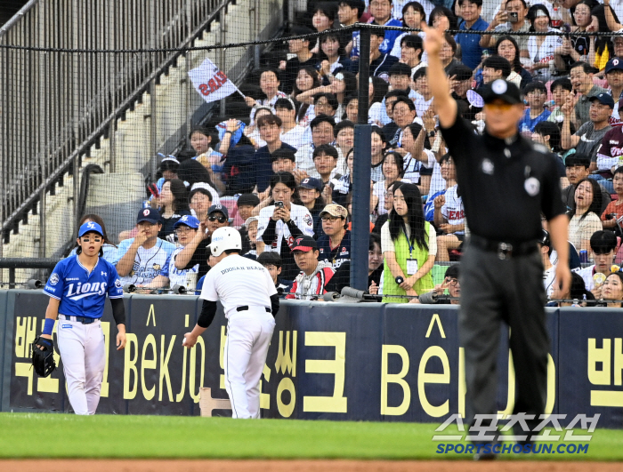  Cave's double hit by ball boy chair