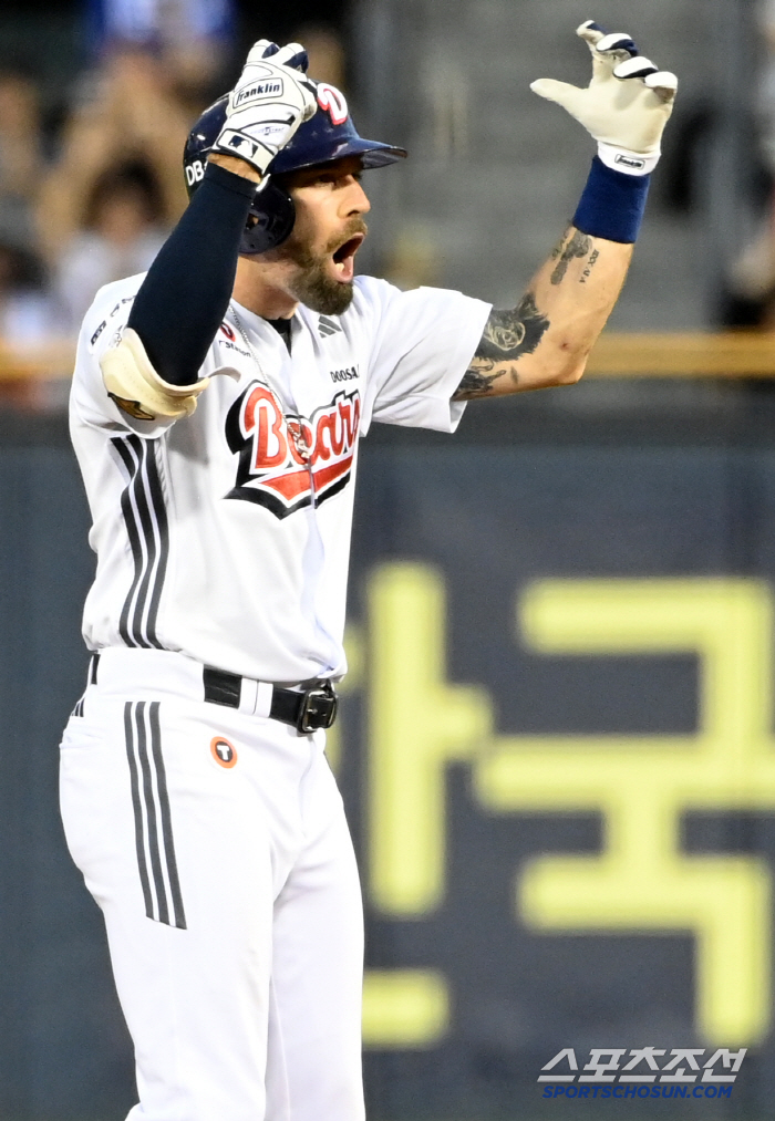  Cheering Cave explodes into RBI double