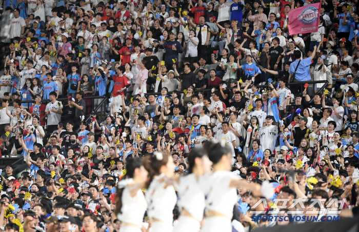  Hot Sajik Stadium Baseball Fever