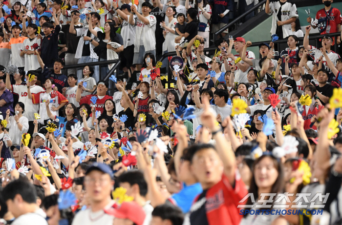  Hot Sajik Stadium Baseball Fever