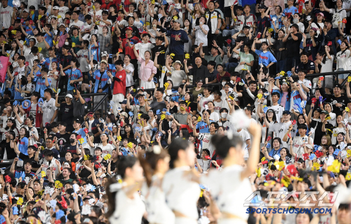  Hot Sajik Stadium Baseball Fever