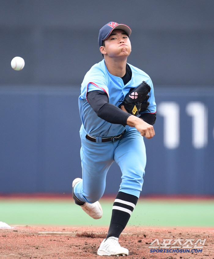  Hwimungo Yang Hyun-jun starts Cheongryonggi, and throws a powerful pitch