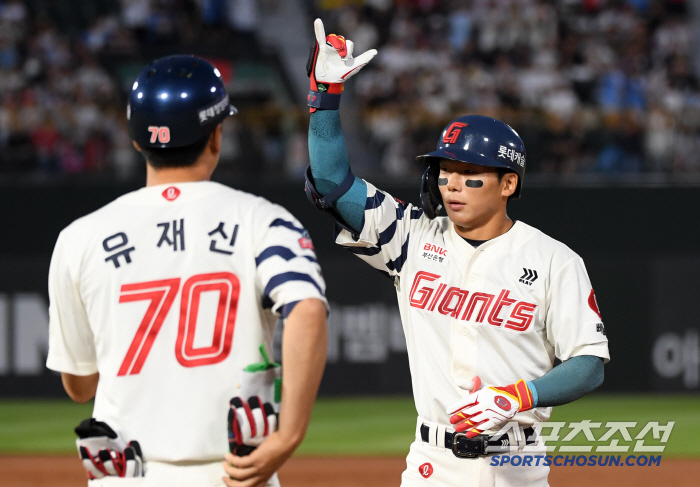  Lotte Jang Doo-sung's first hit in his return