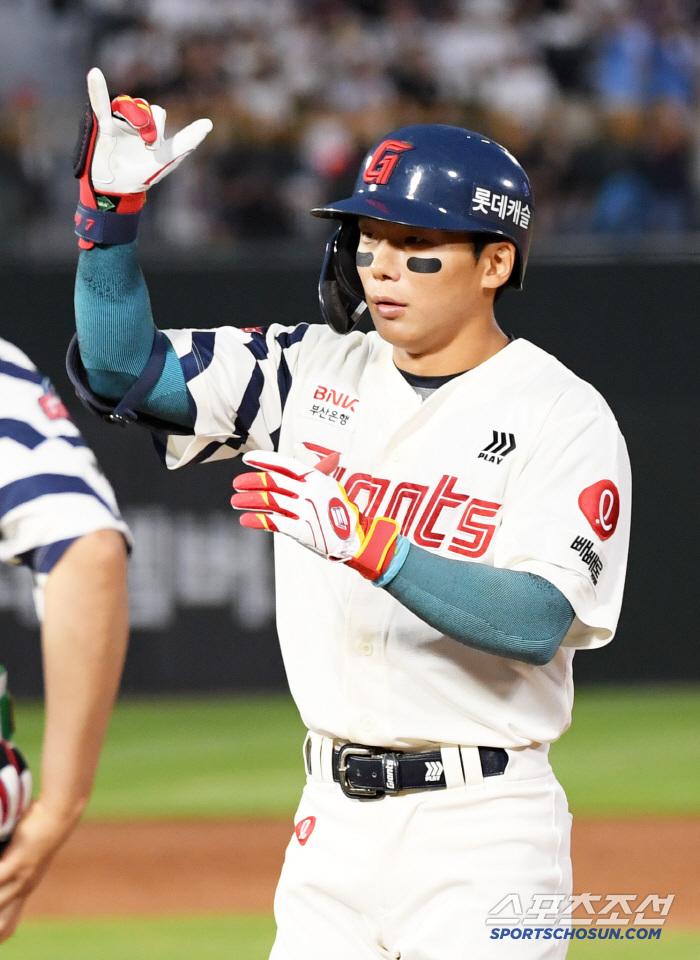  Lotte Jang Doo-sung's first hit in his return