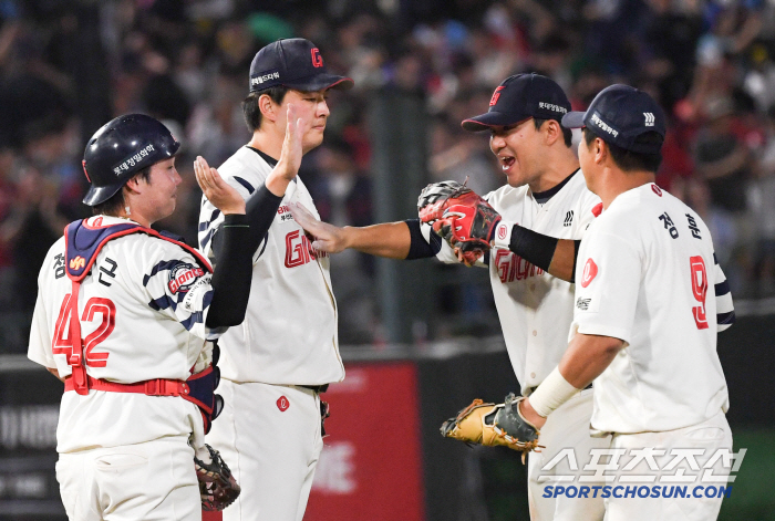  Lotte LG is tied for second place