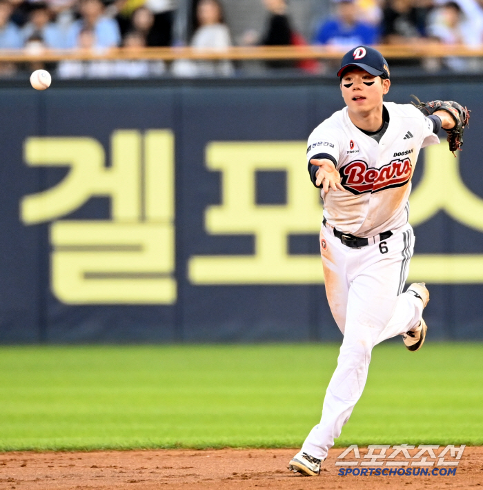  Oh Myung-jin, who caught a fastball, let's continue with a double play