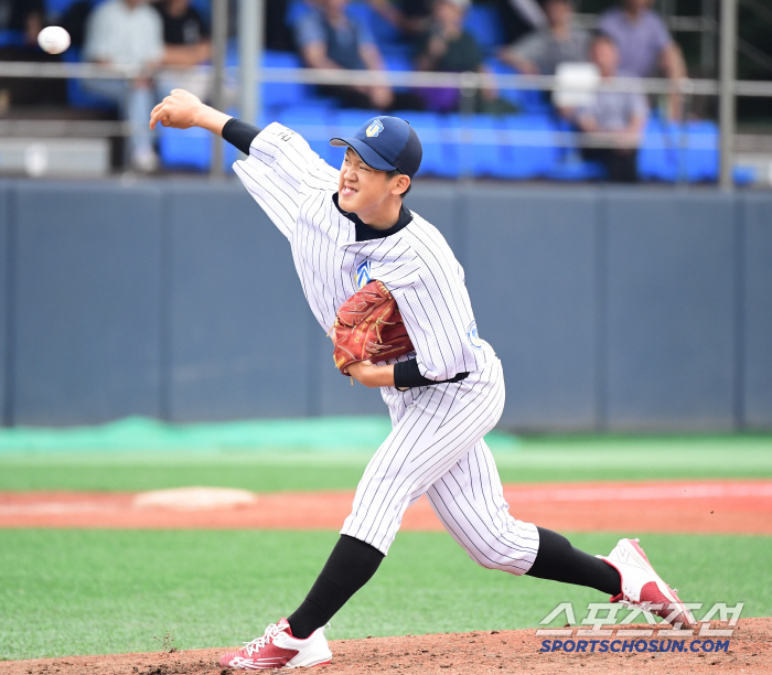  Oh Seung-joo of Jeonbuk Artificial Intelligence High School pitched hard