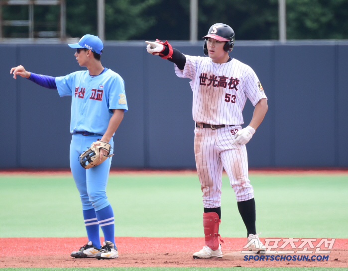  Se Young-bo Jang Si-hyun's RBI double chasing hard