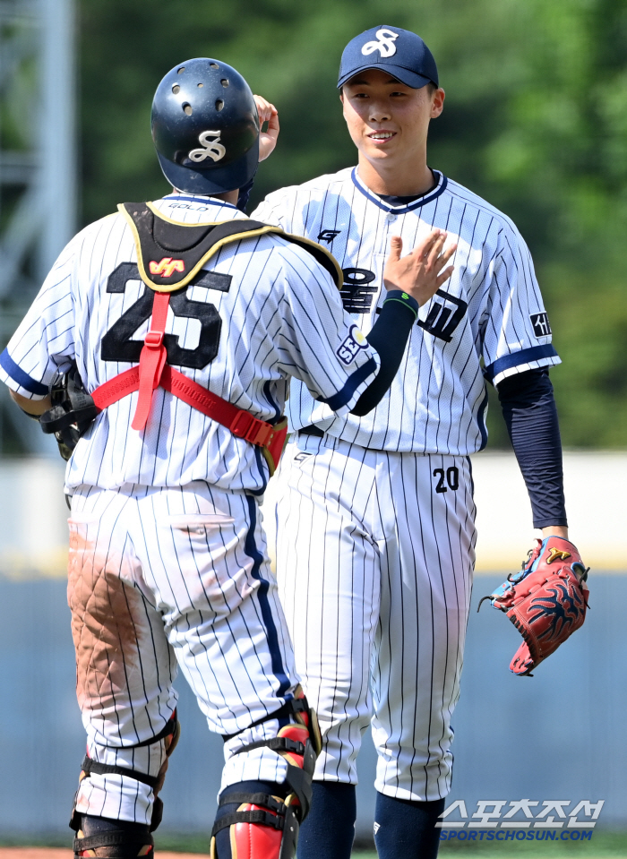  Seoul High School defeated Seongnam High School by 6-5 Cheongryonggi