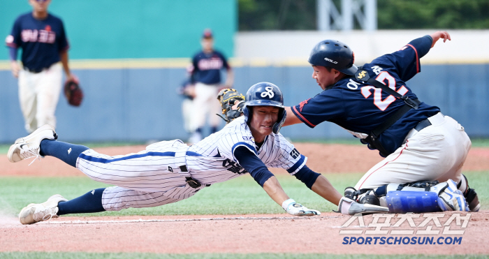  Seoul High School's Jeong Si-woo is coming from behind