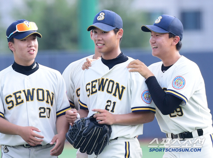  Sowon's Song Sunhyun who won a complete game