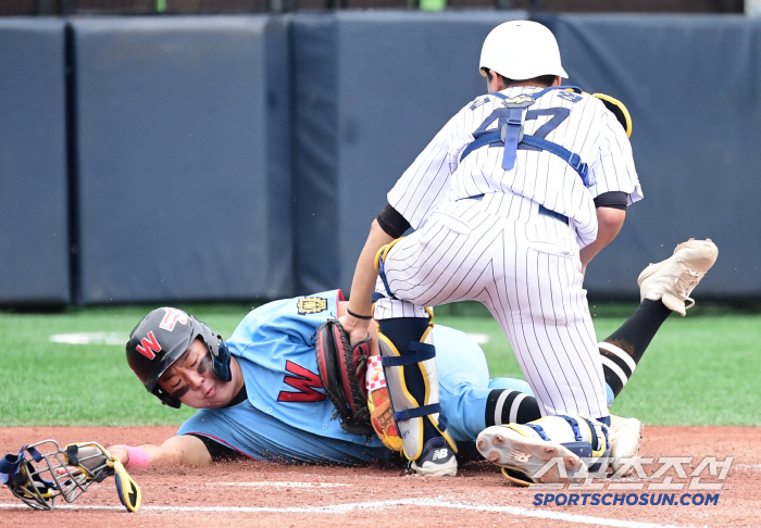 Yoo Yong-joon scored with a powerful sliding