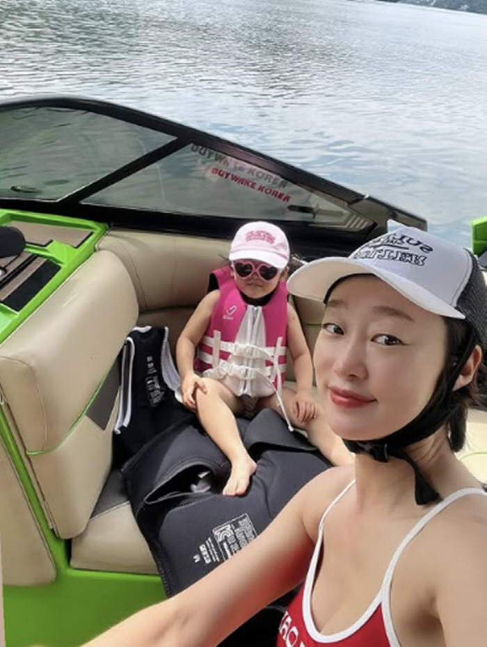  Choi Yeojin plans to remarry ♥ 2 years old already with her husband? Surfer's baby is revealed. Big smile