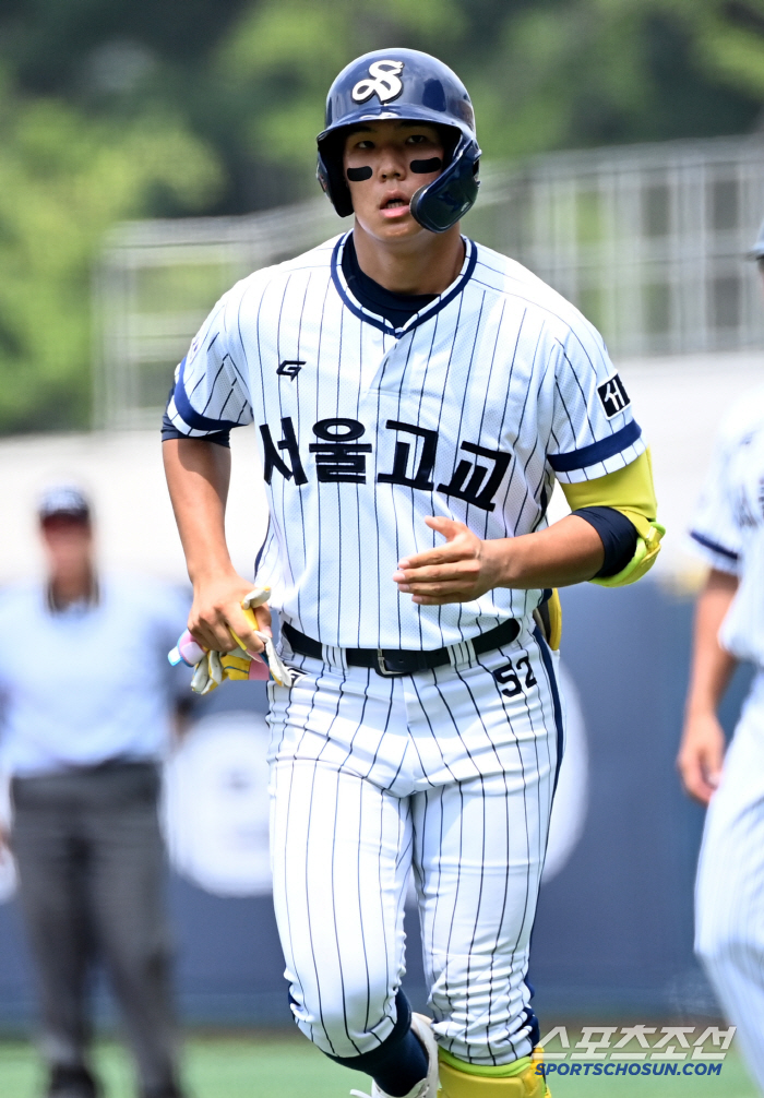 Seoul High School, led by Kim Ji-woo, a home run final RBI monster in front of ML Scouts, won Seongnam High School in the final preview of Cheongryonggi 