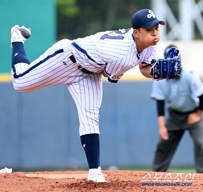 Seoul High School, led by Kim Ji-woo, a home run final RBI monster in front of ML Scouts, won Seongnam High School in the final preview of Cheongryonggi 