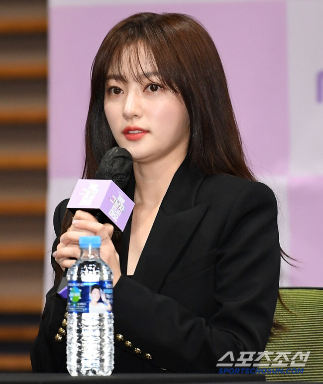 Song Ha-yoon responded to the victim's forced transfer to school after a year