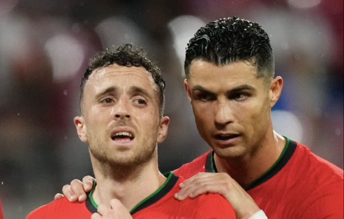 This doesn't make sense! Grieving Ronaldo Devastated At News Of Tragic Death Of Portuguese National University Fellow Jota