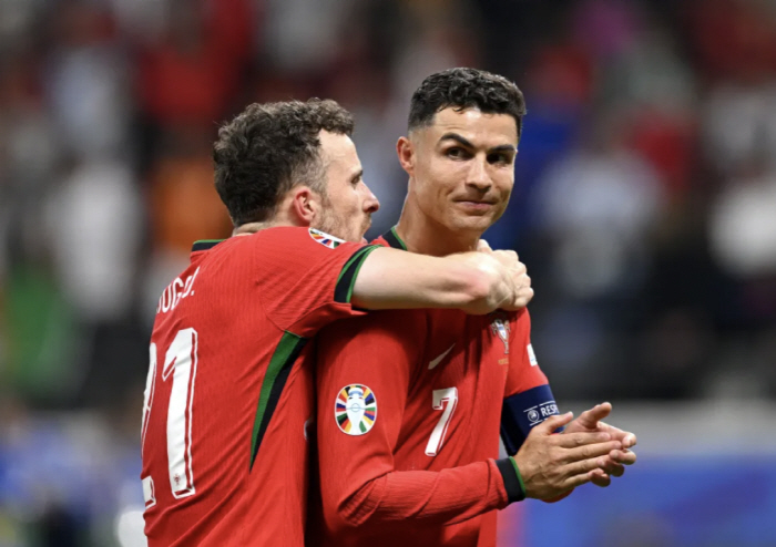 This doesn't make sense! Grieving Ronaldo Devastated At News Of Tragic Death Of Portuguese National University Fellow Jota