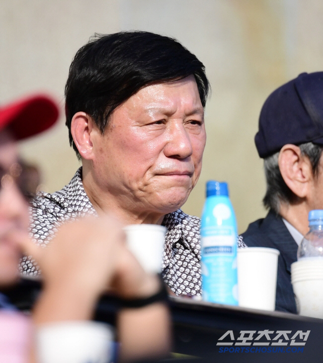 Trust has already collapsed, in an age of checkswing distrust, how will the KBO and its president, Hu Jie-yun, tackle this conundrum