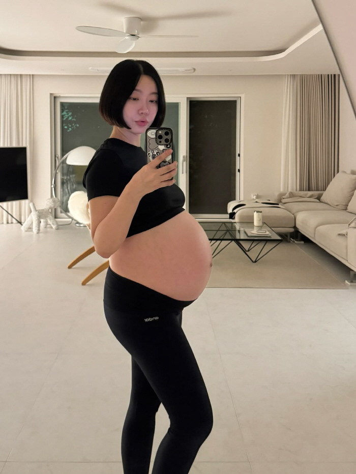 'Twins are about to give birth' Lady Jane appears to be hospitalized...Hold your stomach and get super nervous