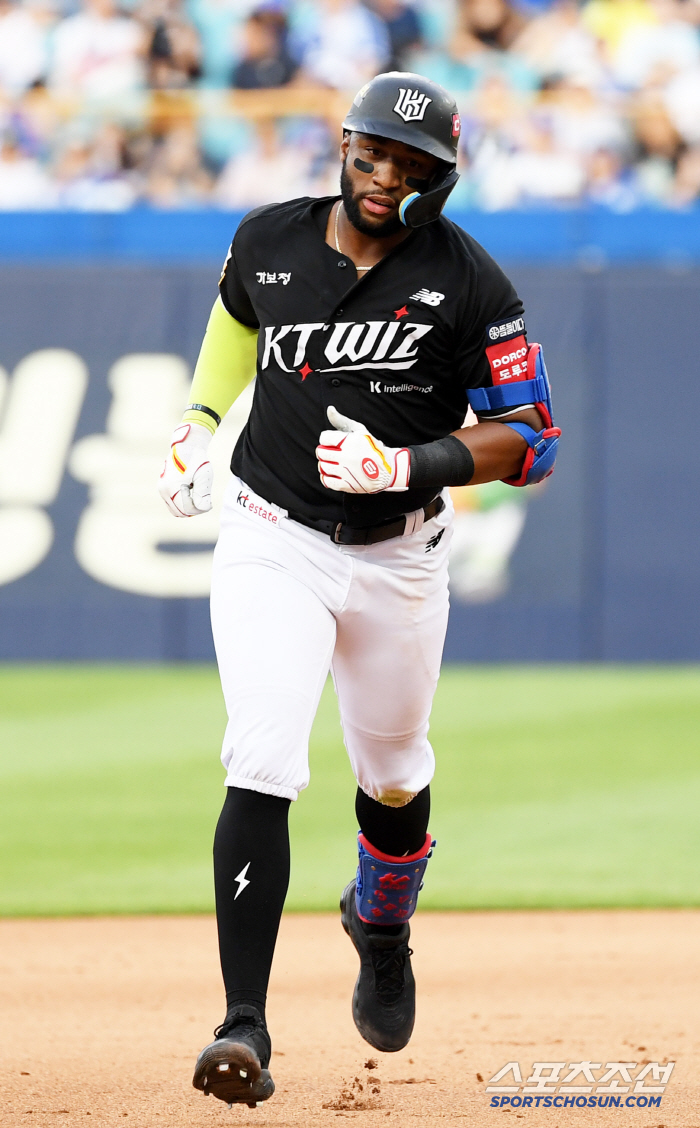 WOODZ the black bear is over! MVP Resurrection → A man who gets stronger in July...LOHAS's total number of 175 hit. 