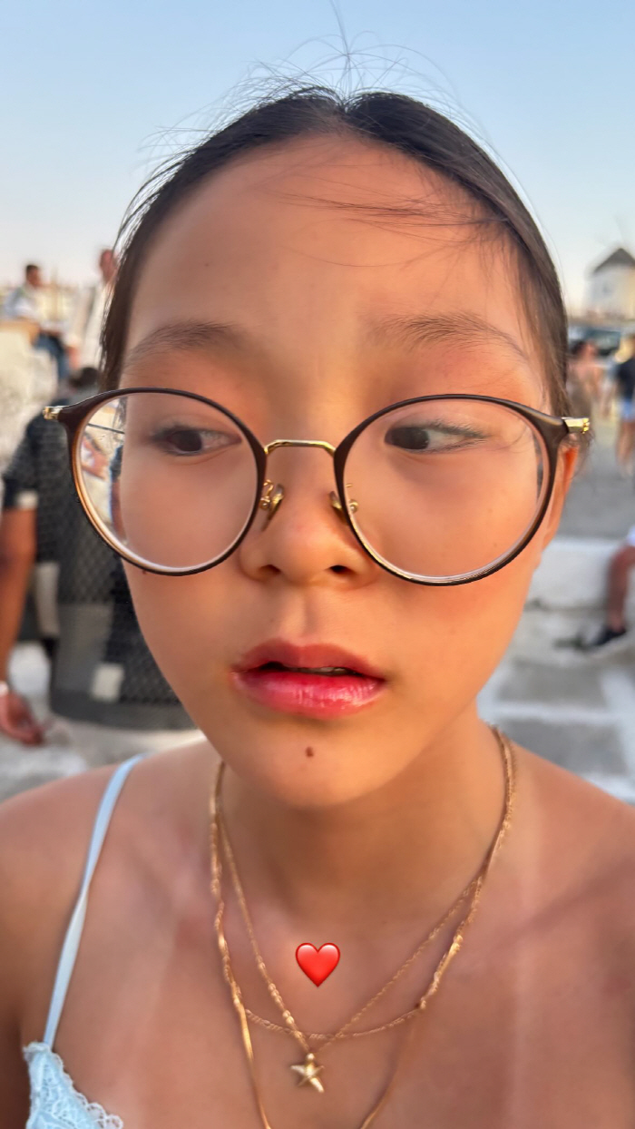 13-year-old Choo Sa-rang and Jennie's right-angled shoulder Choo Sung-hoon will also be surprised by the bold travel look