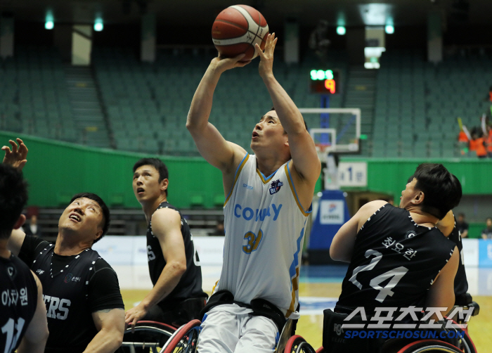 The 2025 Wheelchair Basketball League is opening with a grand opening! Kim Sang-yeol X Oh Dong-seok Pearl Coway, 62 to 52 Masu Hangseung in Chuncheon