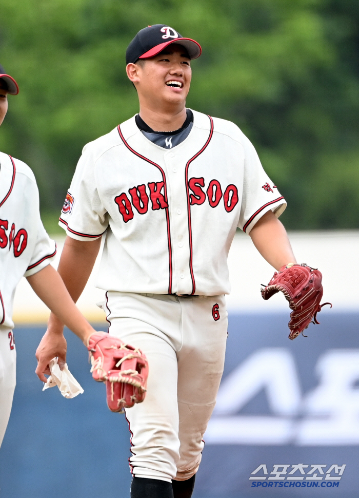 Deoksu Eom Joon-sang from shortstop to pitcher, and 91 pitches (Cheongryongi site) led to the round of 16 with no runs of 5K in 7.1 innings