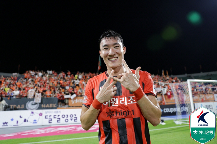 All-in Suwon FC and Kim Kyung-min from Gangwon-do joined the rest to build a powerful right-hand line