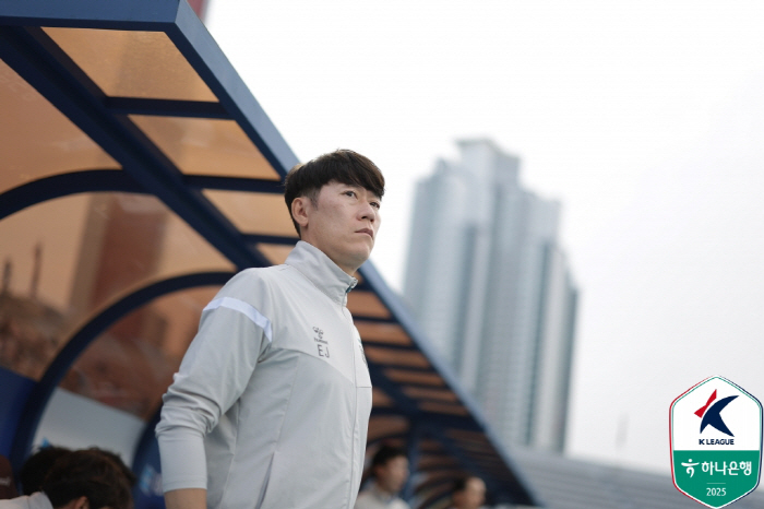 All-in Suwon FC and Kim Kyung-min from Gangwon-do joined the rest to build a powerful right-hand line