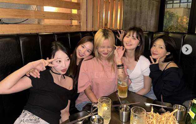 EXID, a hot dinner for a girl group in their 30s...'The picture smells like alcohol'