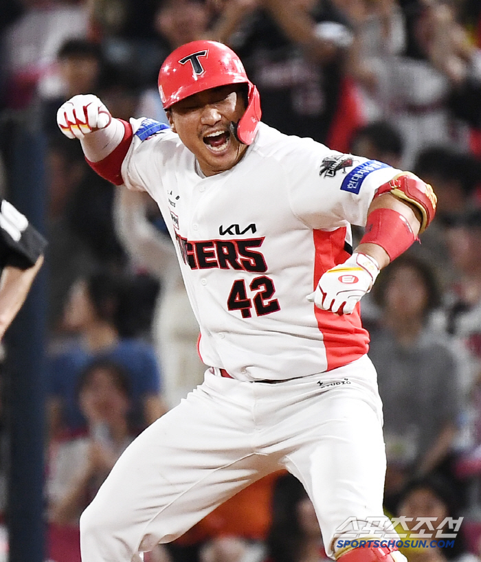 I can see the 2nd place! KIA's great comeback victory, Elot and 0.5 game chase...After two outs in the eighth inning, he scored five points. 