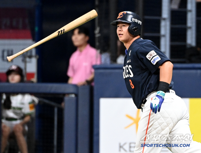 I was going to bunt, but it's not like Noh Si-hwan, the native home run king...I've done everything. The heart in my sigh. 