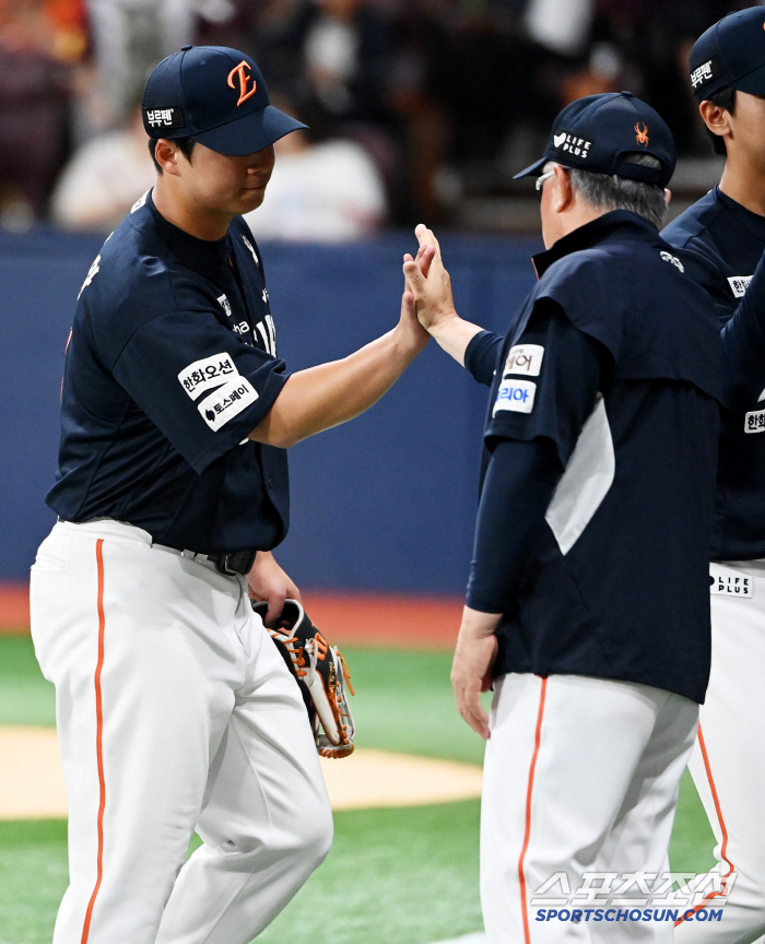 I was going to bunt, but it's not like Noh Si-hwan, the native home run king...I've done everything. The heart in my sigh. 