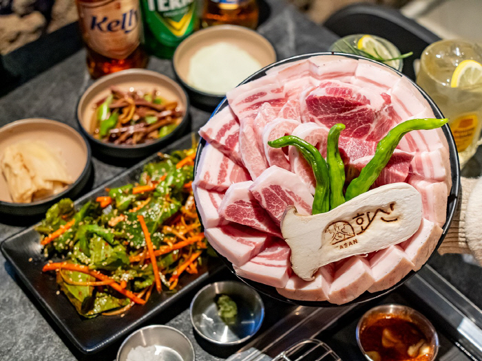 Im Won-hee's gourmet propaganda broadcast of Jeju Black Pork Restaurant Volcano Jeju Shinhwa World