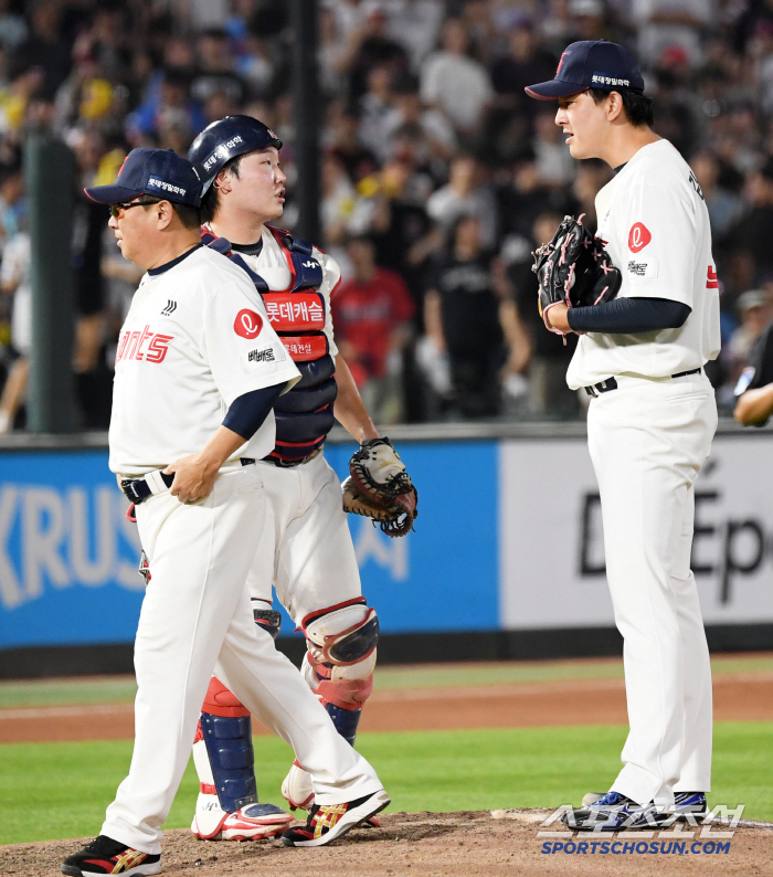 It's loud. It's loud…Director Kim Tae-hyung, why did you laugh at Kim Won-joong's unexpected behavior