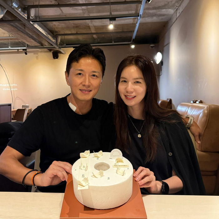 Jin Tae-hyun is having a hard time after thyroid cancer surgery. It's hard because it's not the same after general anesthesia